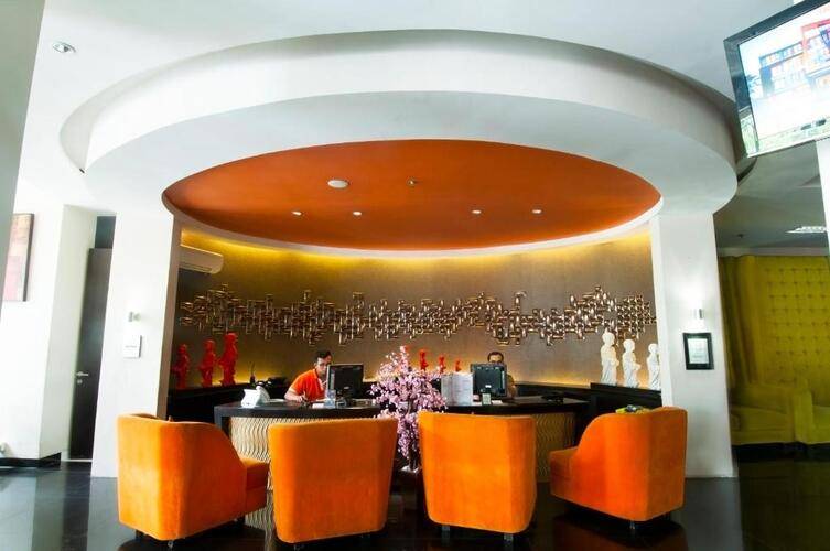 100 Sunset Hotel And Ballroom