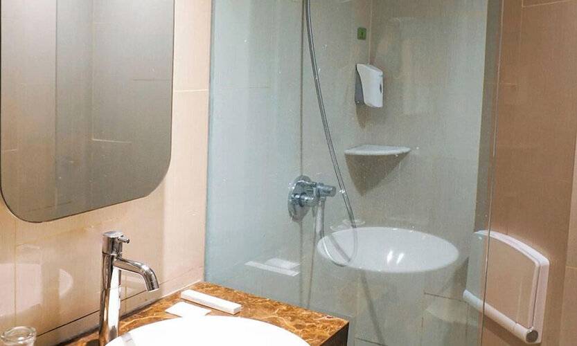 Maxonehotels.Com At Glodok