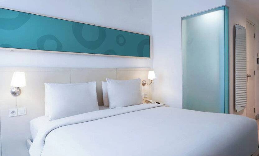 Maxonehotels.Com At Glodok