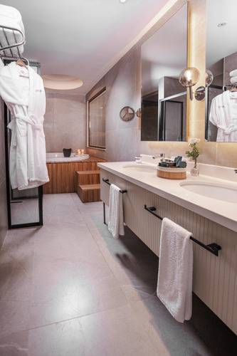 Renex Hotel