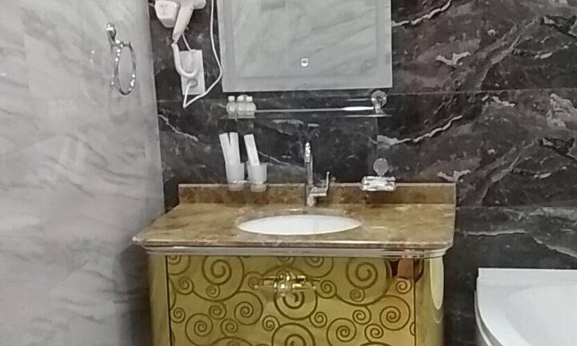 Ak Saray