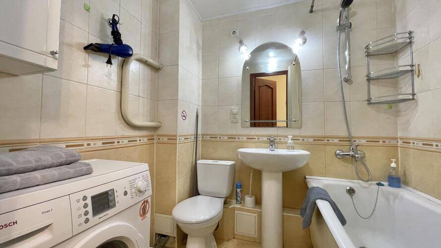 Dubai Aparts (Дубай Апартс) На Улице Малышева