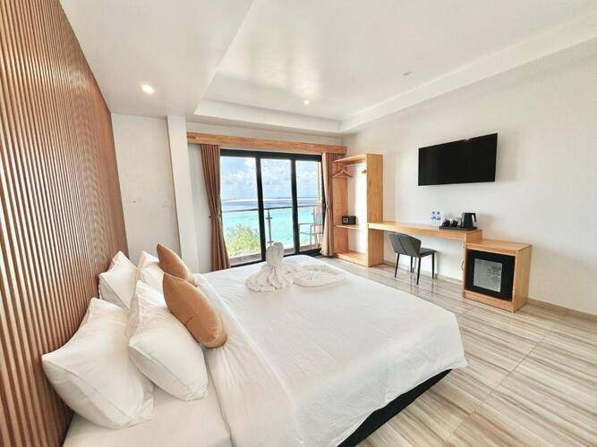Aimi Beach Hotel