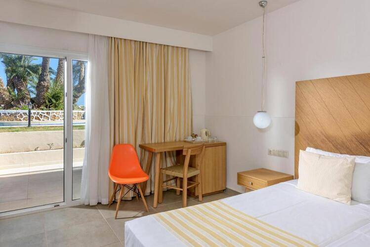 Zeus Hotels Palm Beach
