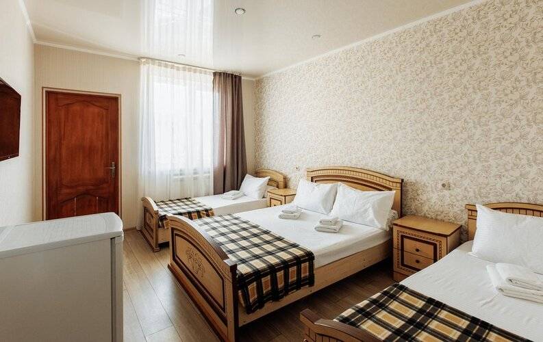 Диана Аллама Групп