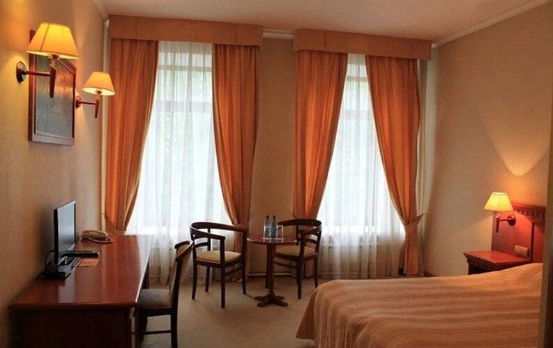 Golden Hotel
