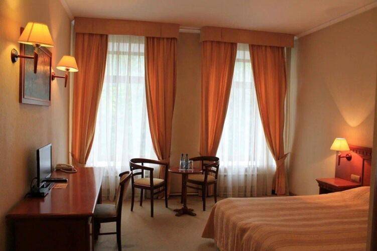 Golden Hotel