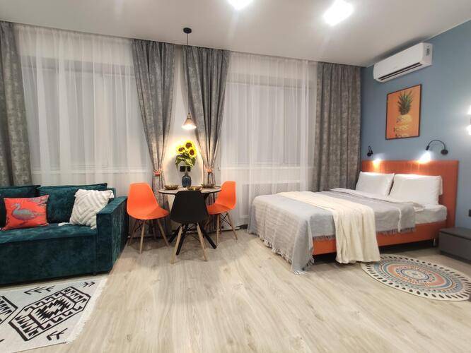 Red House (Рэд Хаус) На Улице Свободы