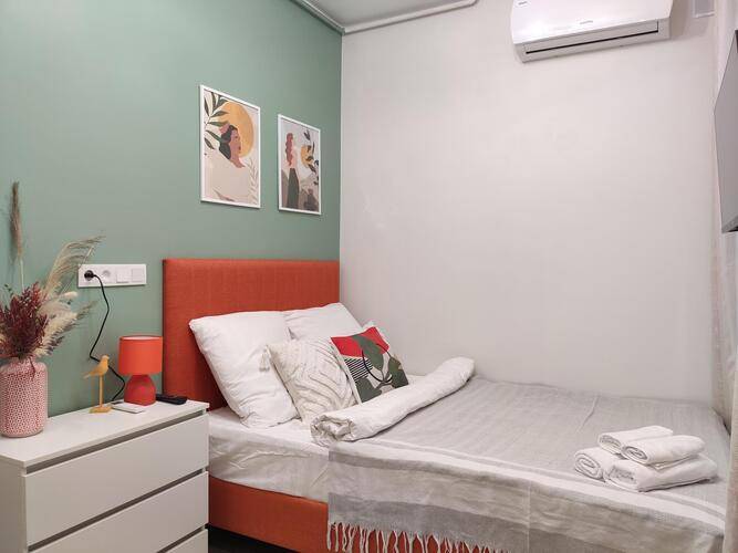 Red House (Рэд Хаус) На Улице Свободы