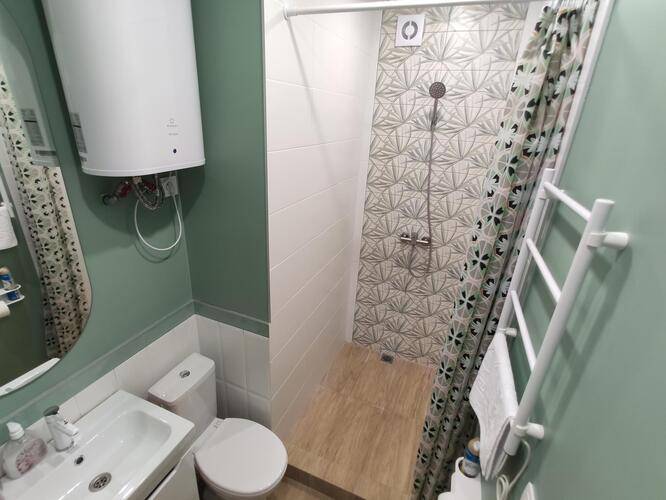 Red House (Рэд Хаус) На Улице Свободы