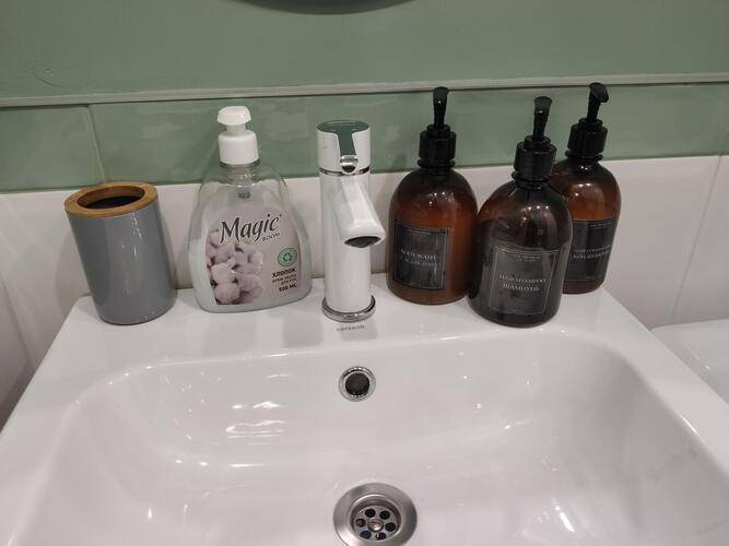 Red House (Рэд Хаус) На Улице Свободы