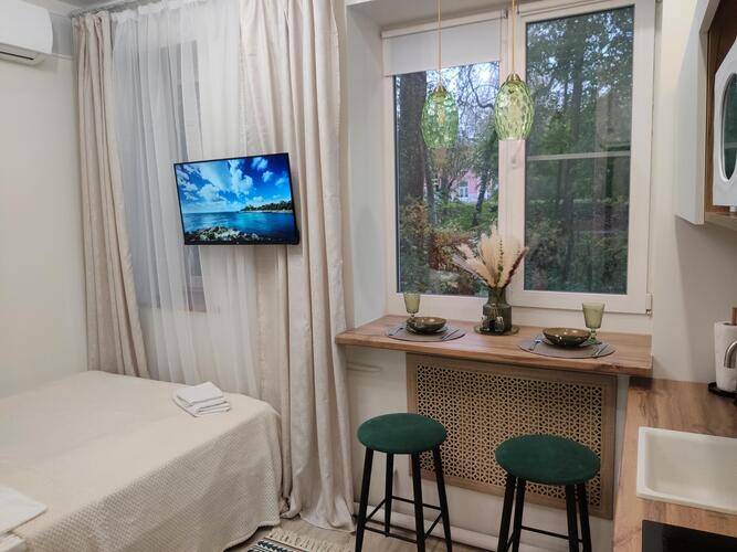 Red House (Рэд Хаус) На Улице Свободы