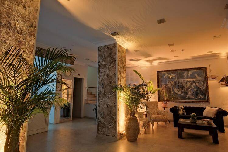 Moni Hotel