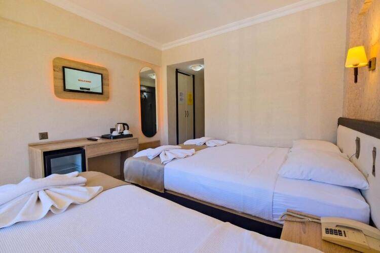 Moni Hotel