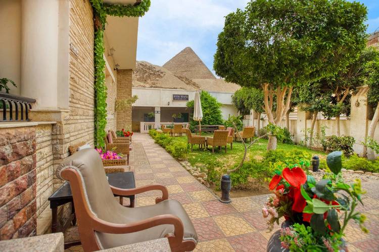 Villa Khufu Pyramids Hotel
