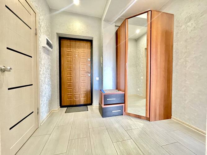 Большая Однокомнатная Квартира Сети "Panapartments" На Центральной Улице Города