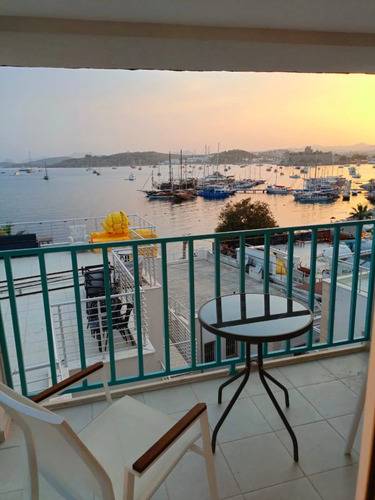 Отель Mia Hill Suites
