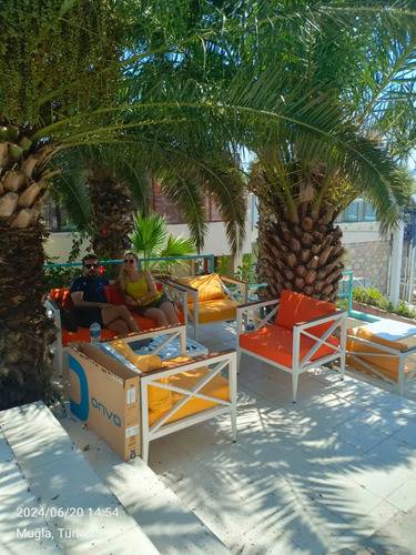Отель Mia Hill Suites