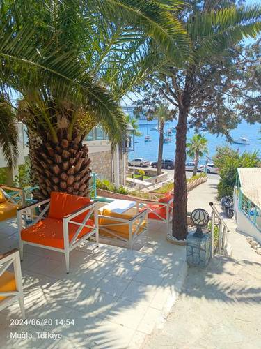 Отель Mia Hill Suites