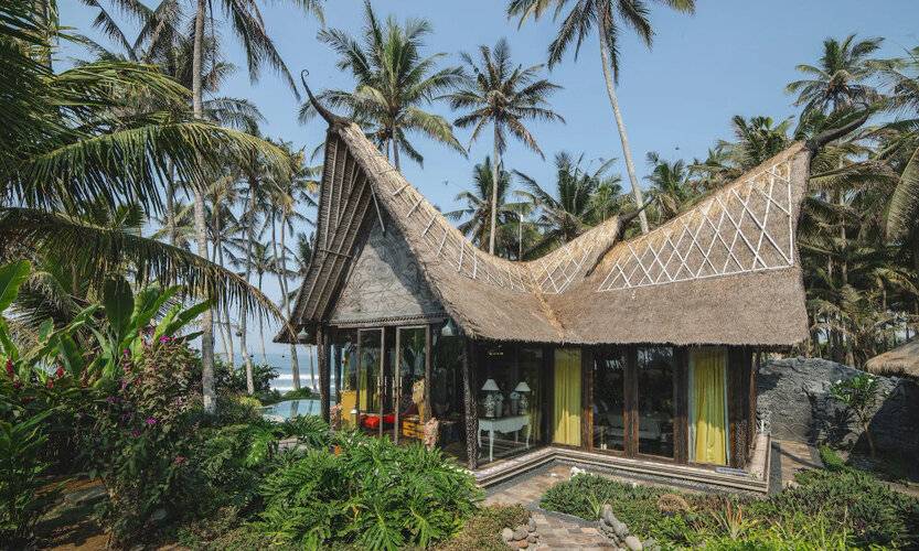 Absolute Beachfront Villa Laut
