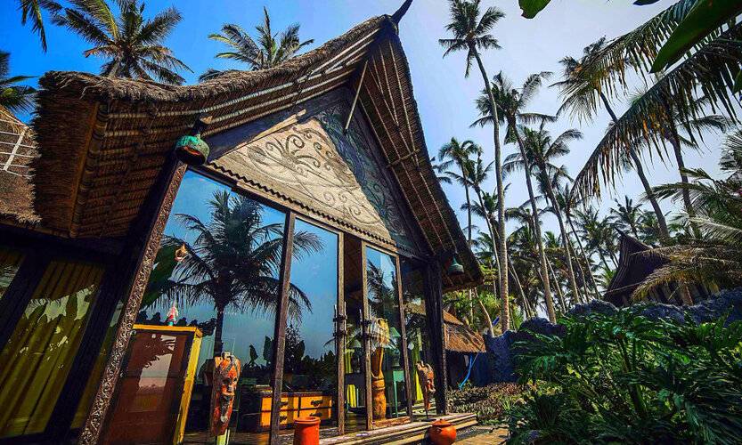 Absolute Beachfront Villa Laut