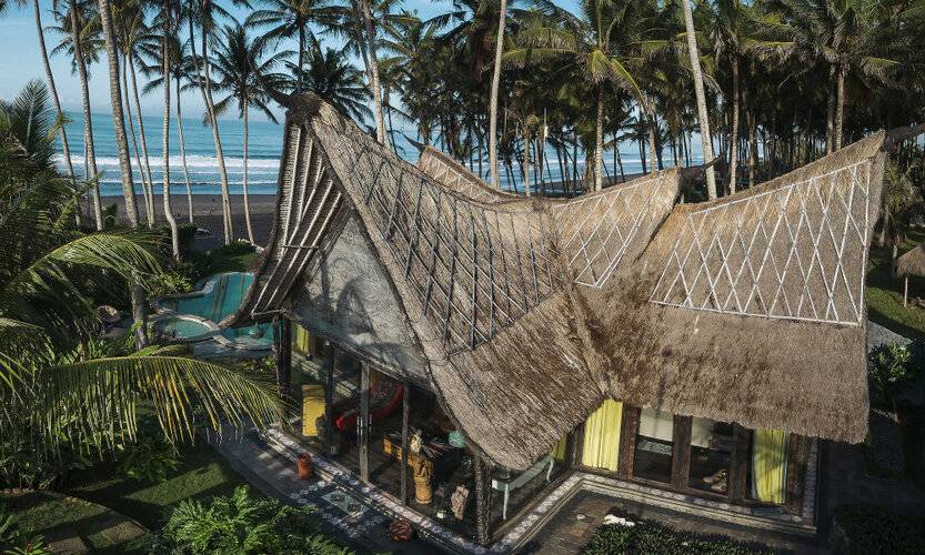 Absolute Beachfront Villa Laut