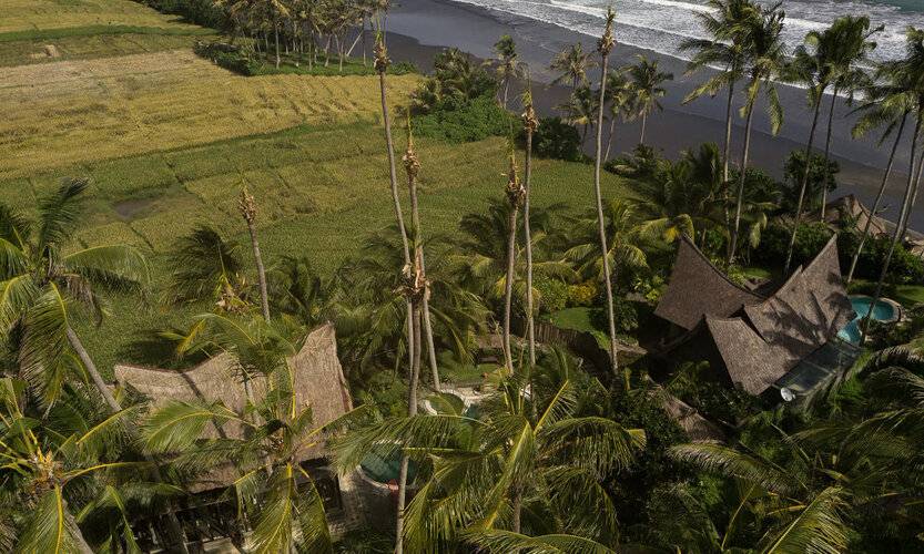 Absolute Beachfront Villa Laut