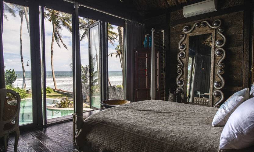 Absolute Beachfront Villa Laut