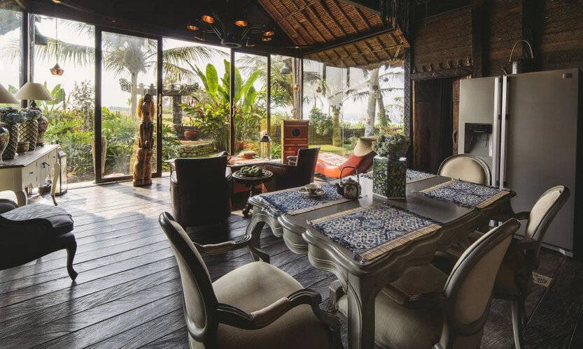 Absolute Beachfront Villa Laut