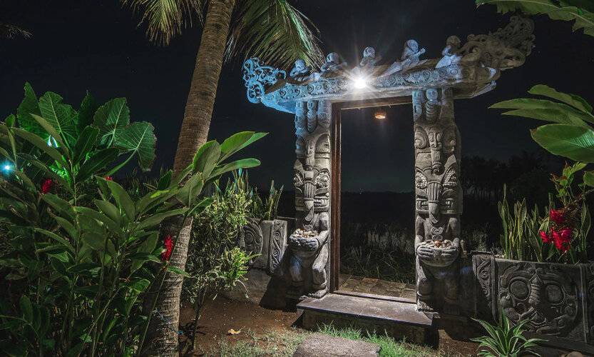 Absolute Beachfront Villa Laut