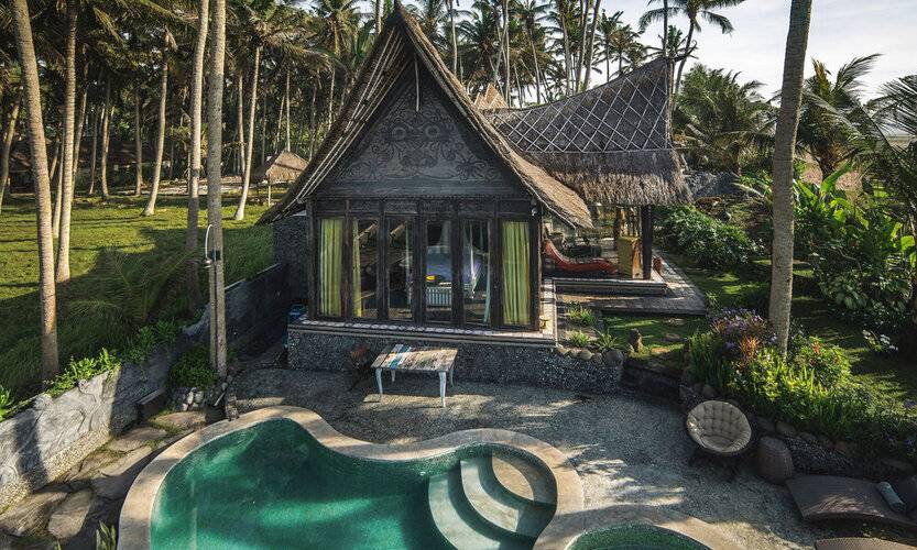 Absolute Beachfront Villa Laut