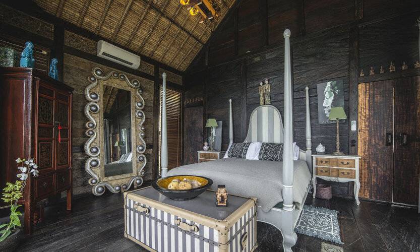 Absolute Beachfront Villa Laut