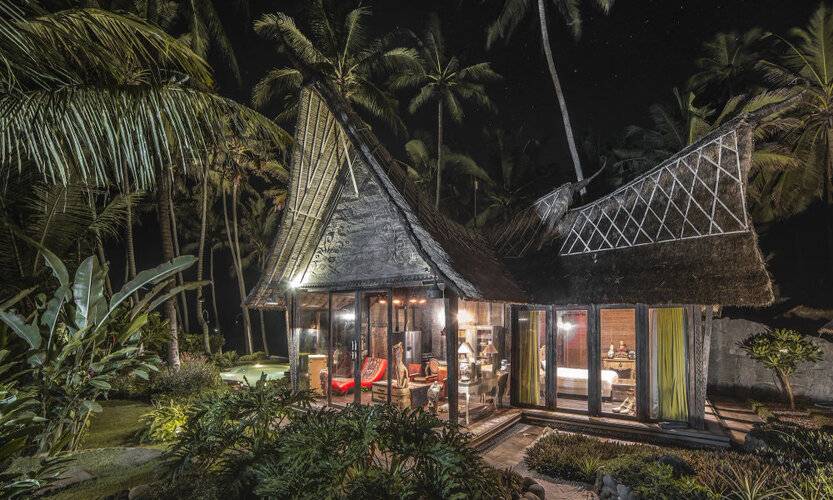 Absolute Beachfront Villa Laut