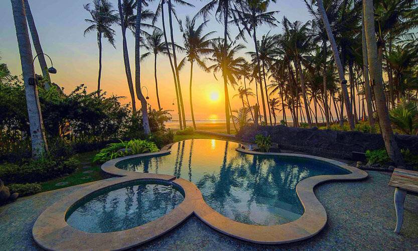 Absolute Beachfront Villa Laut