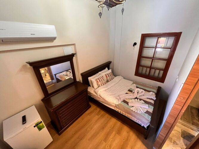 Hotel Tarihi Sari Konak
