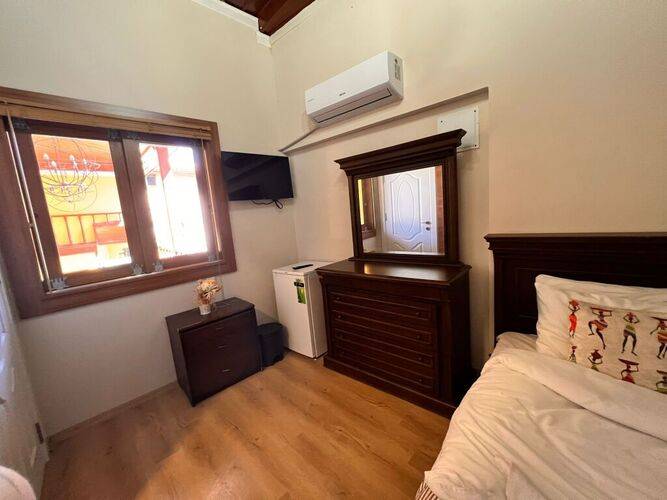 Hotel Tarihi Sari Konak