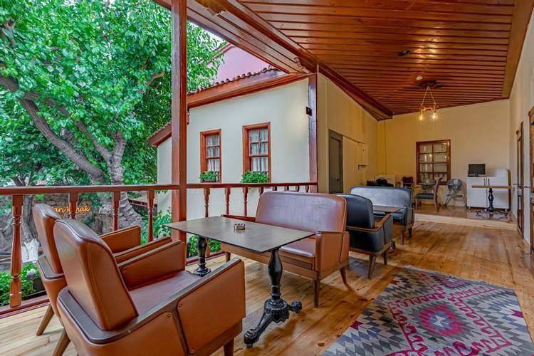 Hotel Tarihi Sari Konak