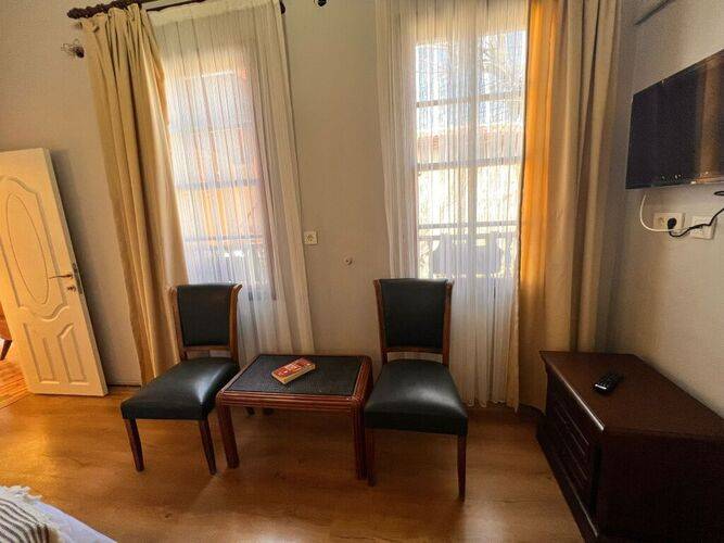 Hotel Tarihi Sari Konak