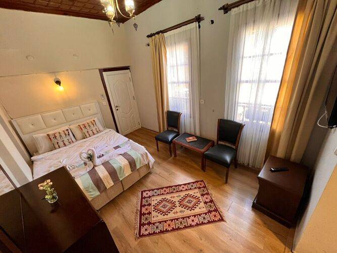 Hotel Tarihi Sari Konak