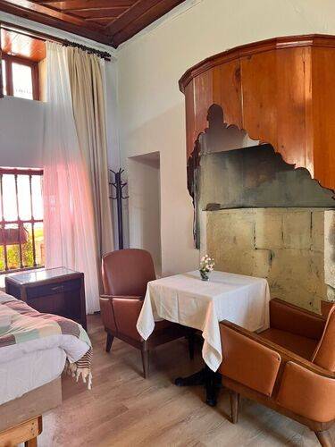Hotel Tarihi Sari Konak