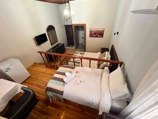 Hotel Tarihi Sari Konak