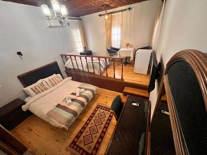 Hotel Tarihi Sari Konak
