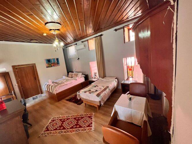 Hotel Tarihi Sari Konak