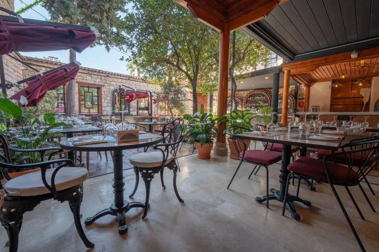 Отель Belmondo Suites