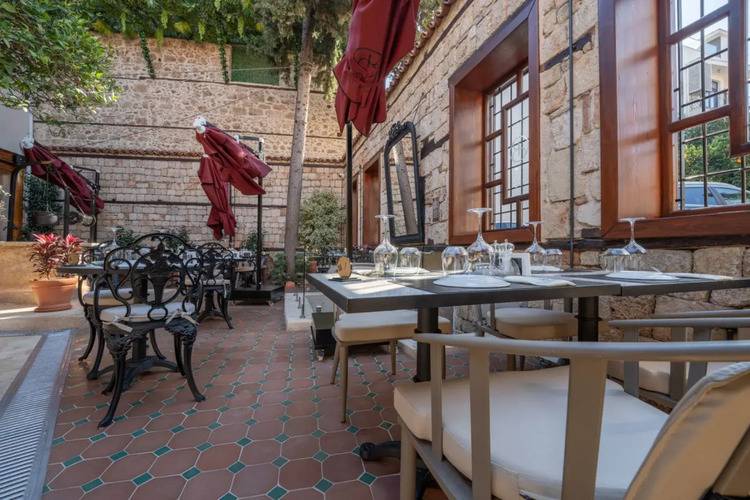 Отель Belmondo Suites