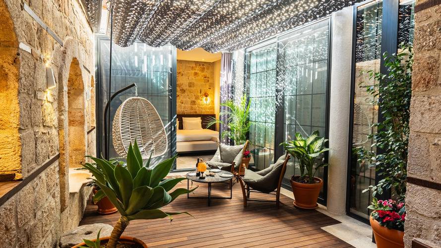 Отель Belmondo Suites