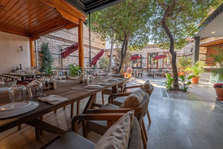 Отель Belmondo Suites