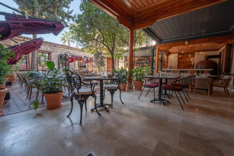 Отель Belmondo Suites