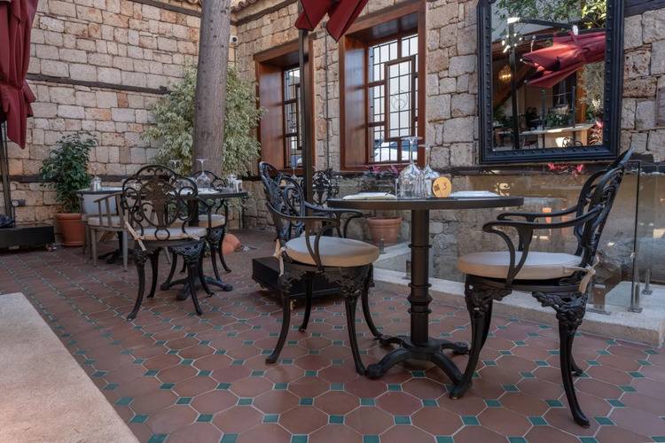 Отель Belmondo Suites