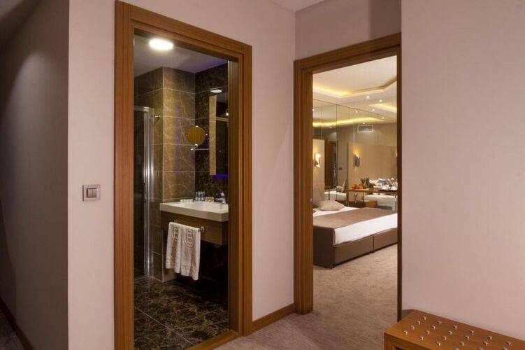 Majura Hotel